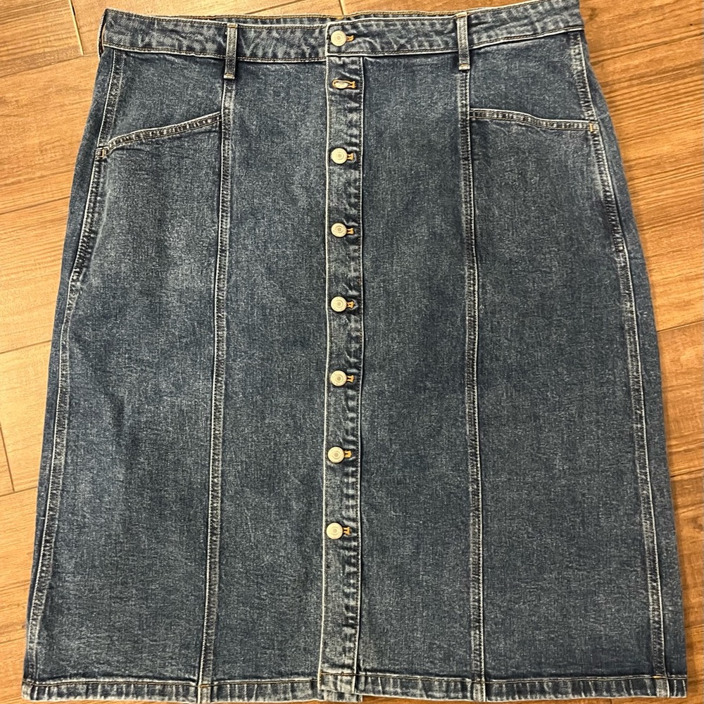 Old Navy high waist midi jean skirt button front size 18 EUC